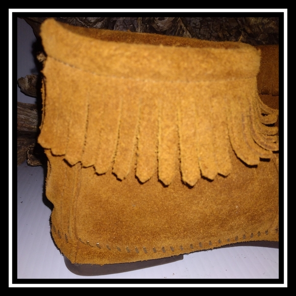 Minnetonka Suede Fringed Short Boot - Picture 4 of 9